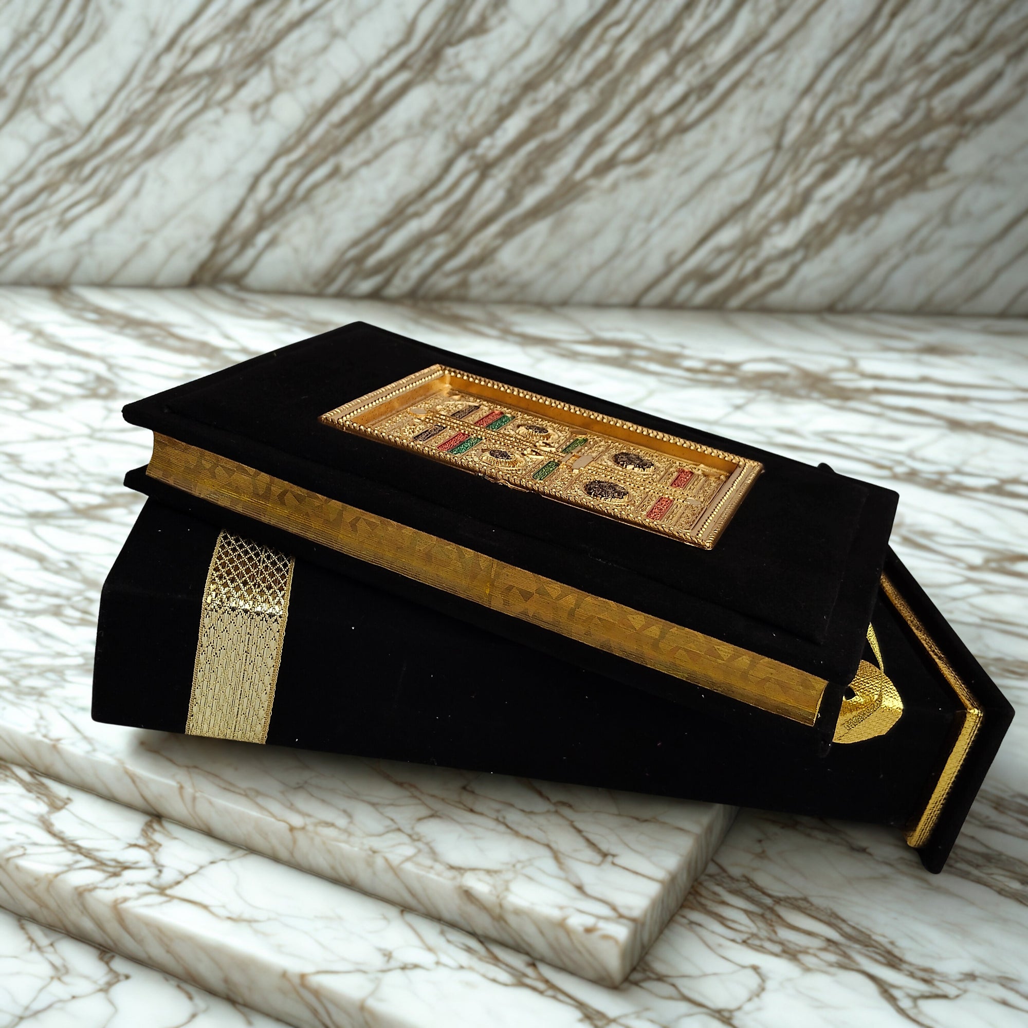 Kaaba-Inspired Holy Qur’an with Matching Box - Each Manziel has different colour pages– Velvet & Gold Design