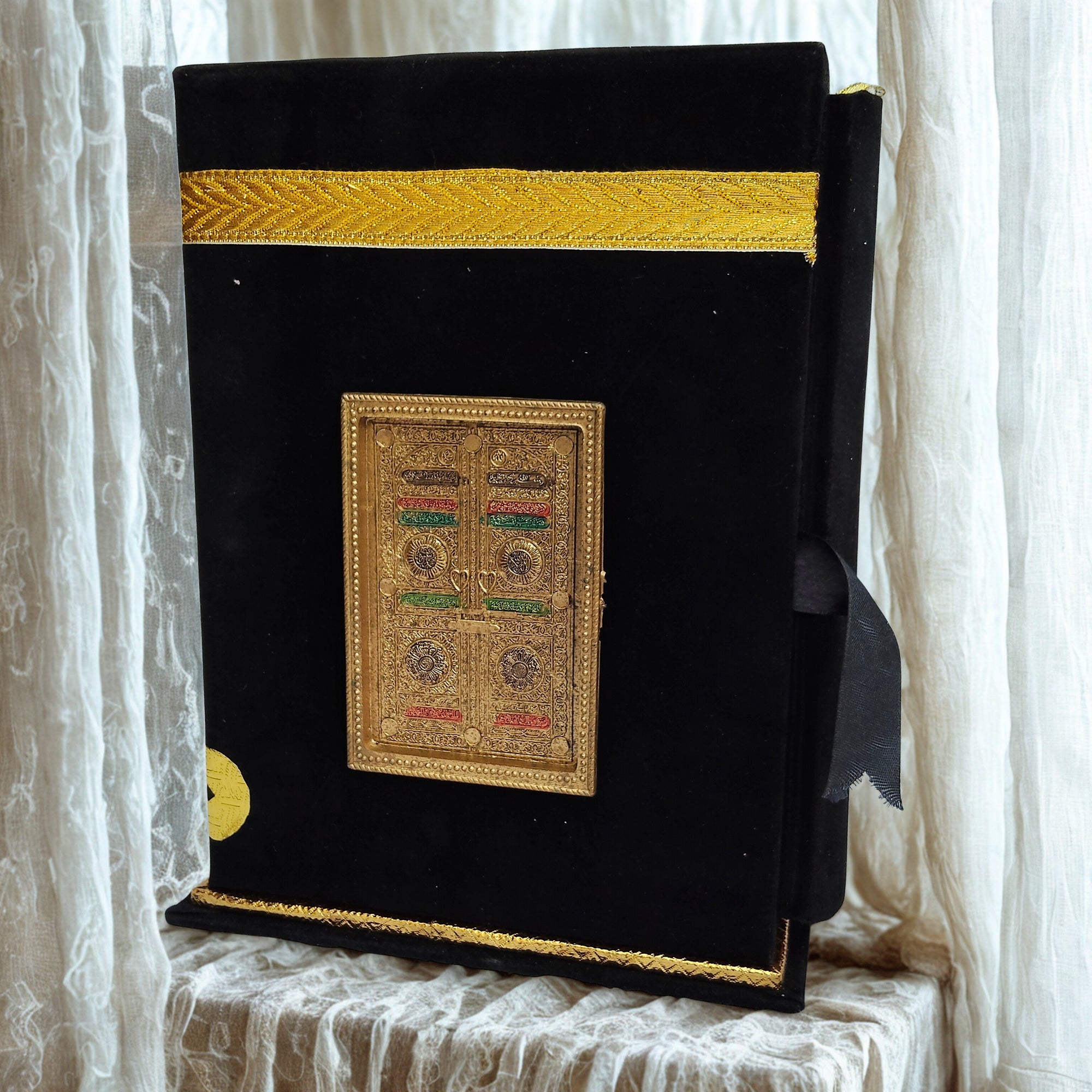 Kaaba-Inspired Holy Qur’an with Matching Box - Tarjama Kanzul Eman and Tafseer Ahmad Raza Khan – Velvet & Gold Design
